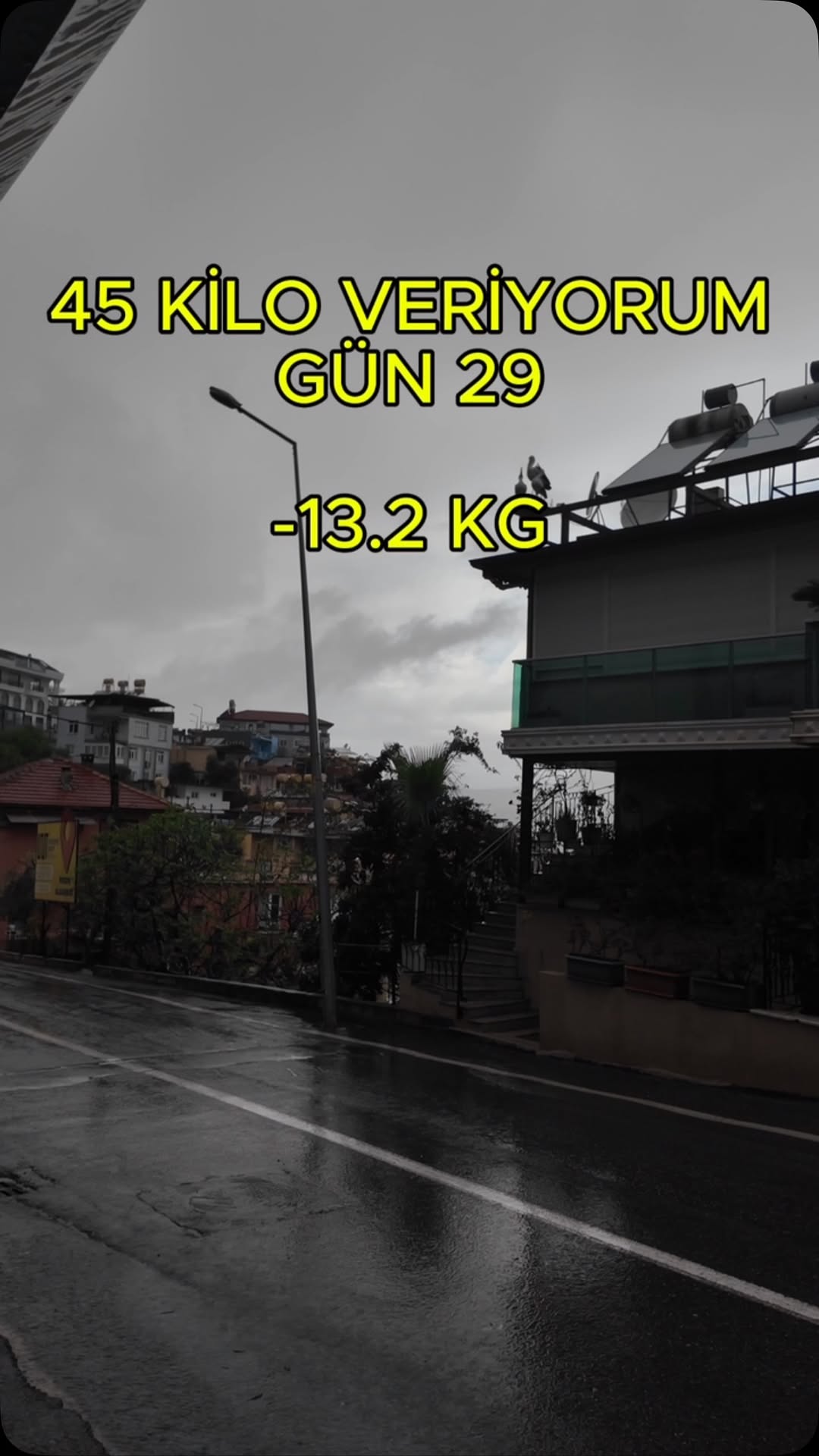 Gün 29 ✅ Küçük bir aradan sonra sahalara döndüm! 💥 Boks antrenmanı ile geri başladım, 784 kalori yakıldı ve kilo 130.8 KG! Azim kaldığı yerden devam ediyor! 🥊