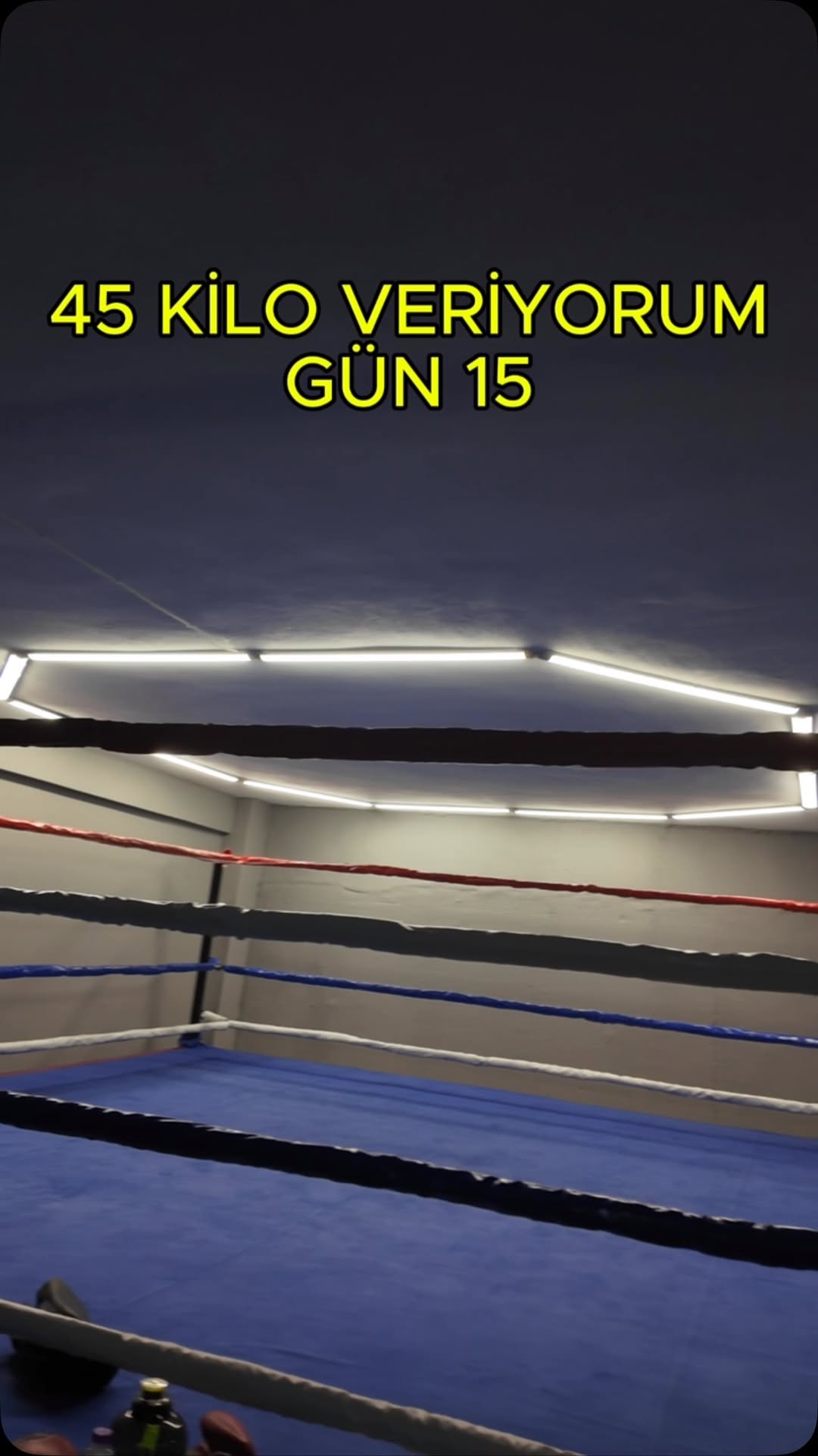 Gün 15 ✅ İlk boks antrenmanı tamamlandı! 🥊 Kilo değişmedi ama çok verimli geçti! 💪 Saat yanımda yoktu, kalori bilinmez ama ter aktı, güç arttı! Devam! 🚀