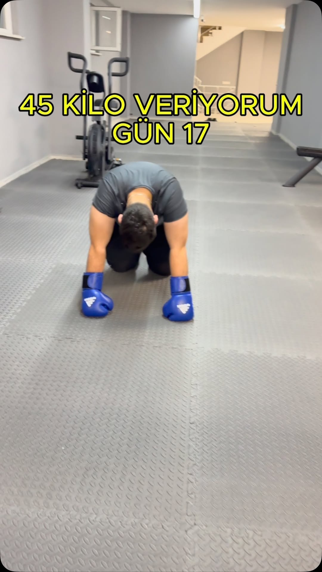 Bugün tartı bana ihanet etti: +800 GR 😅 Ama pes etmek yok, çünkü 820 kalori yaktık ve babam da artık boks ekibinde! 🥊🔥 Hedefe devam!