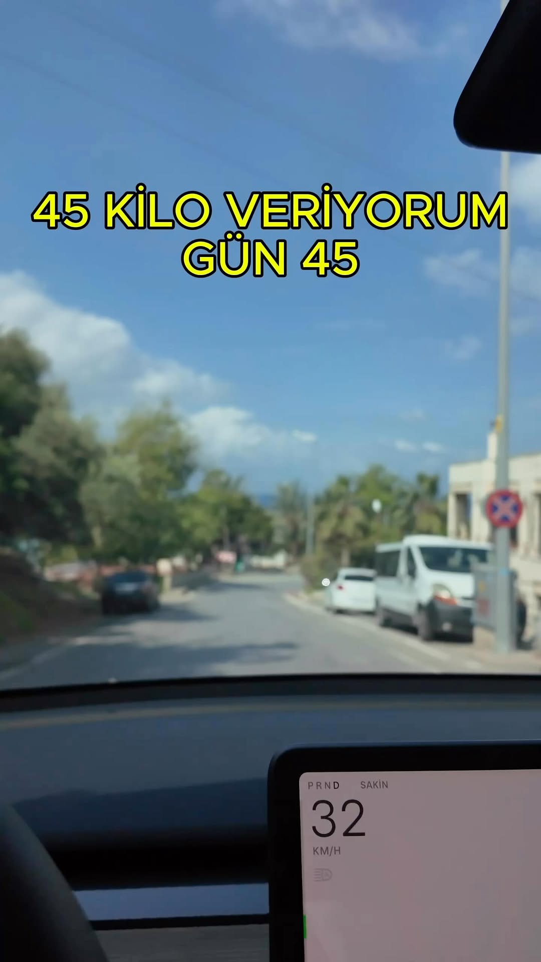 Bugün 45. gün. Antrenman tamam ✅ 574 kalori yakıldı. Tartı yerinde ama ben yerimde değilim. Her gün bir alışkanlık daha güçleniyor. Vazgeçmemek zaten başarmaktır. 💪