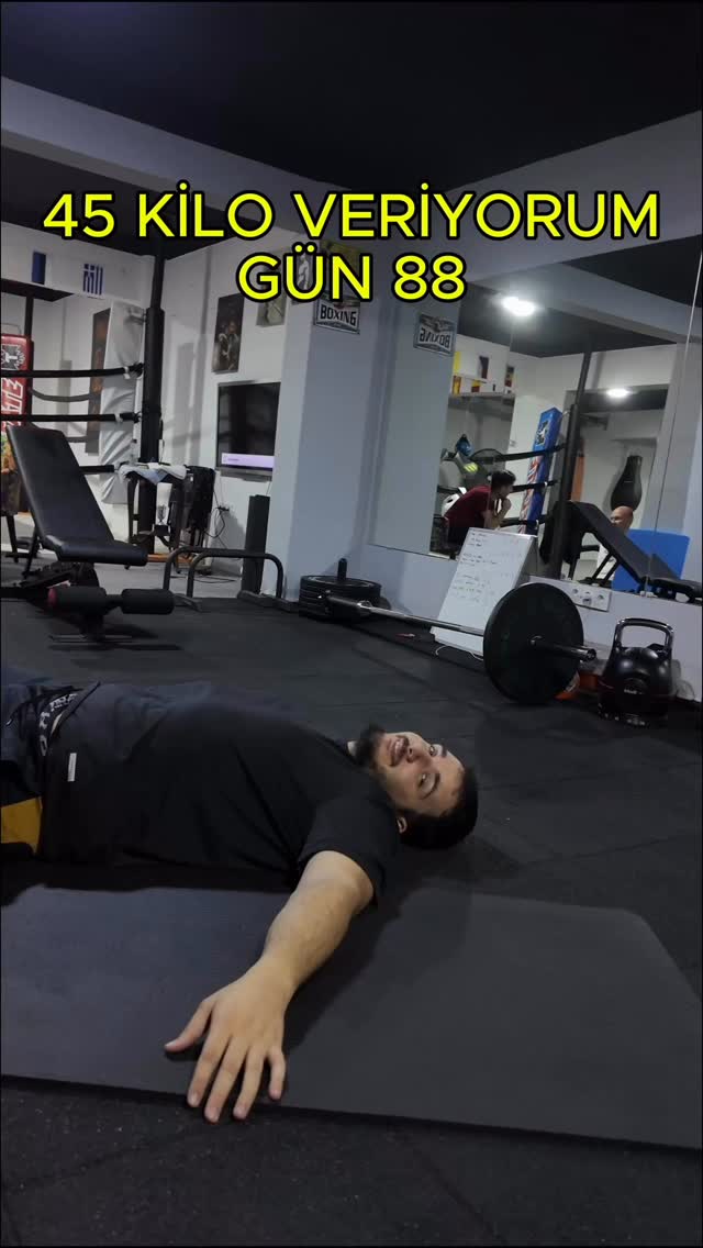 Bugün fitness antrenmanında 596 kalori yaktık 🏋️‍♂️ Diyet de antrenman da bu aralar düzenli gidiyor. Bu şekilde devam 💪🏻